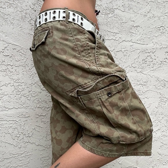 Y2k Baggy Camo Levi Cargo Shorts with Pockets - Picture 6 of 10